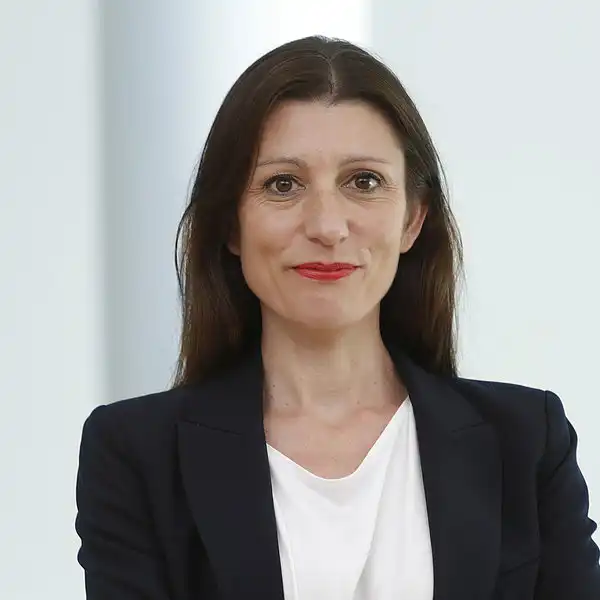 Porträt von der Forscherin Dr. Irene Weipert-Fenner, PRIF.