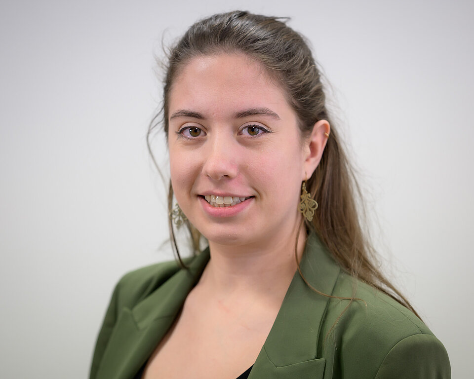 Porträt von Elsa Pätzold, Referentin für Elsa Pätzold ist Referentin für Kommunikation und Social Media für das geplante Forum Deutsche Sprache. Sie arbeitet am Leibniz-Institut für Deutsche Sprache (IDS) in Mannheim.