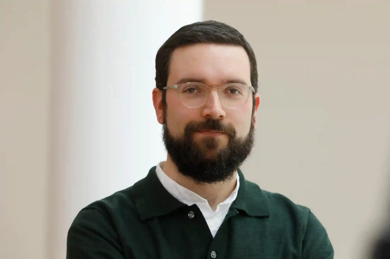 Porträt des Wissenschaftlers Dr. Patrik Flamm vom PRIF – Leibniz-Institut für Friedens- und Konfliktforschung.