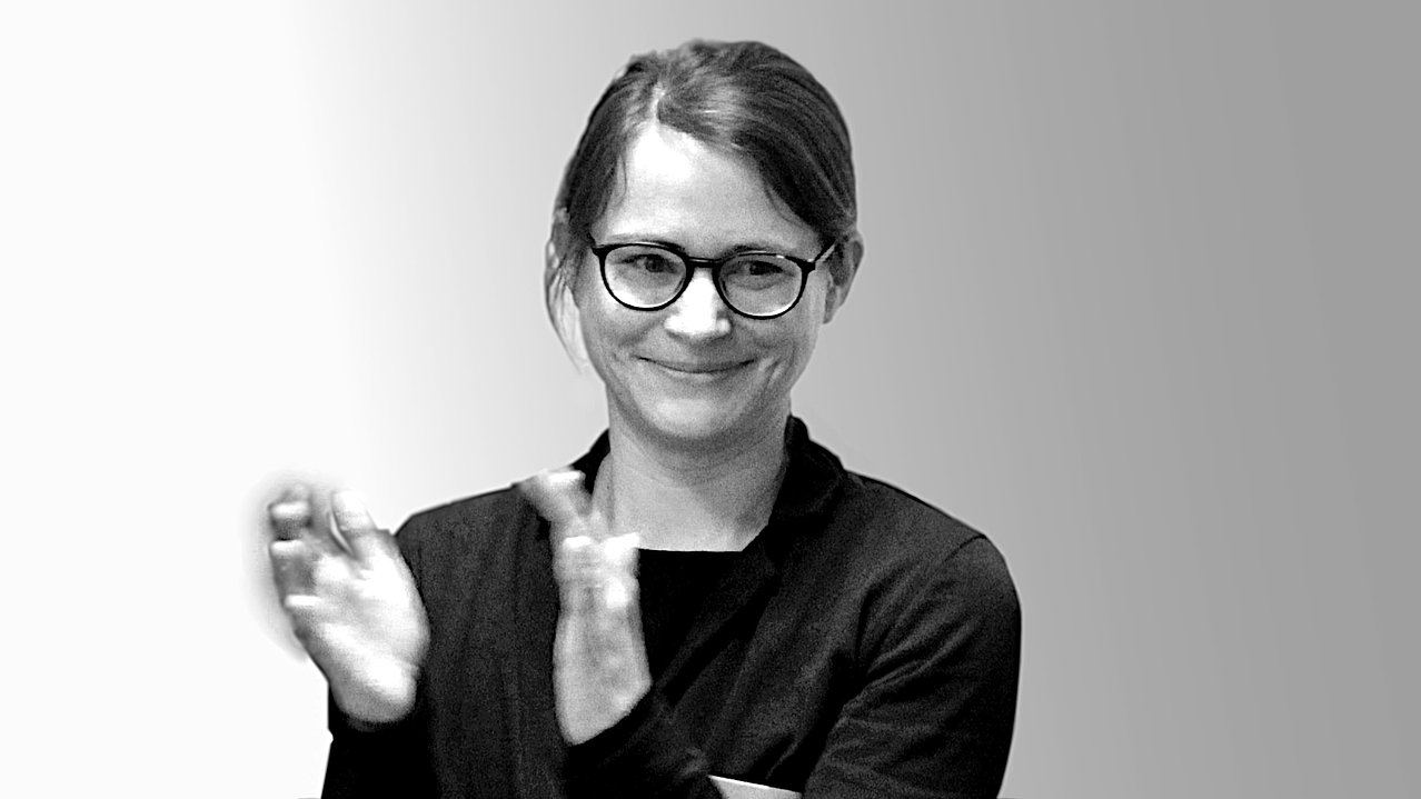 Portrait von Dr. Julia Roos.